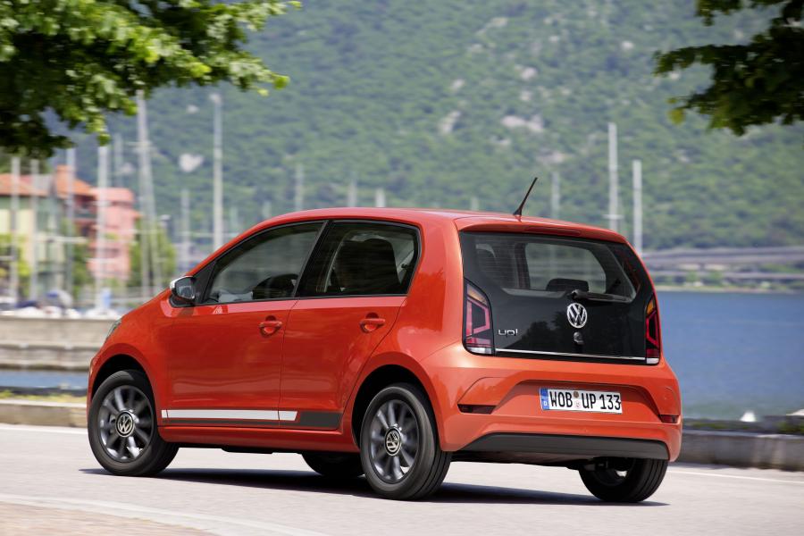  Volkswagen up! 5-Door 2016 года  (фото 14 из 26)